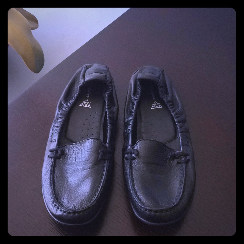 Hush puppies flats